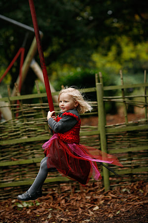 witch on a broom - sorcière sur son balai