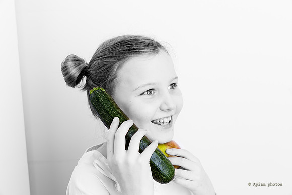 IMG_1053 courgette phone & apple chin rest